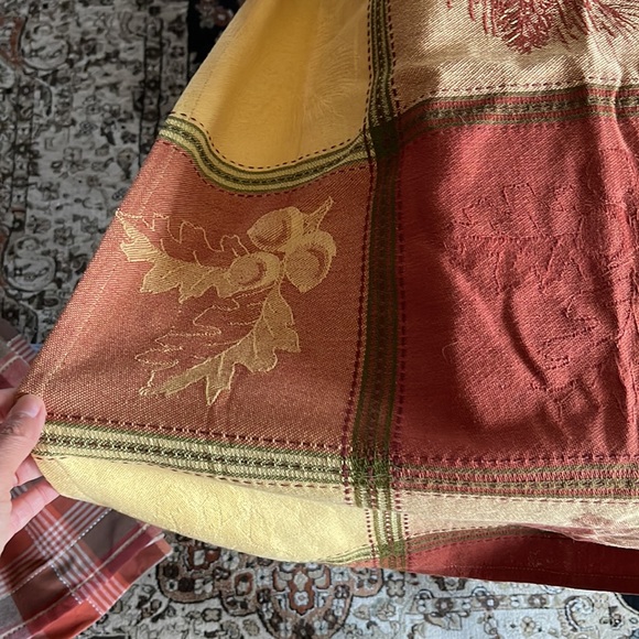 Fall table cloth - Picture 3 of 4